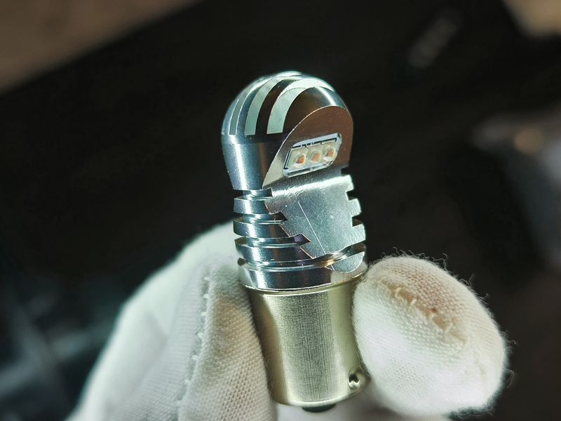 Світлодіодні лампи TORSSEN Pro P21W(1156) USA ( Жовті повороти в червоному ліхтарі) 12223 фото